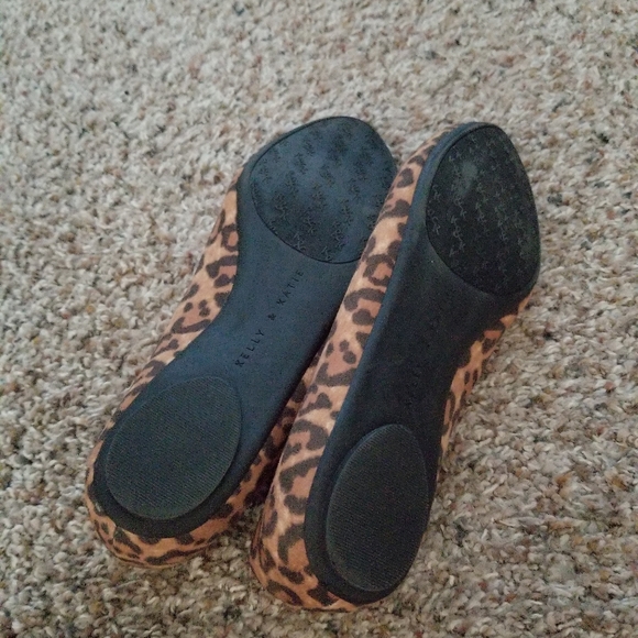 Leopard pointed toe flats - Picture 2 of 4